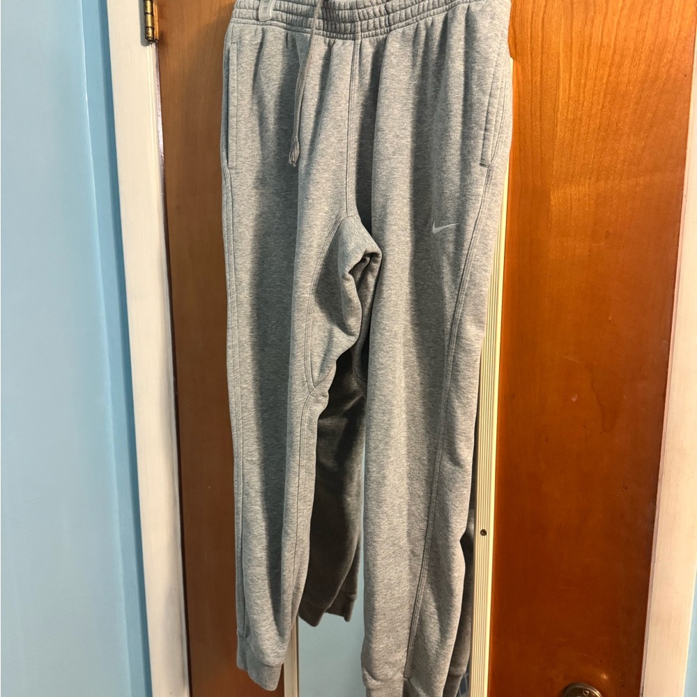 Men’s gray nike sweats